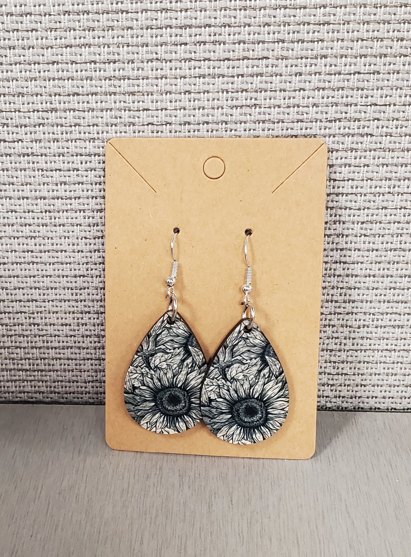 Sunflower black and white earring
